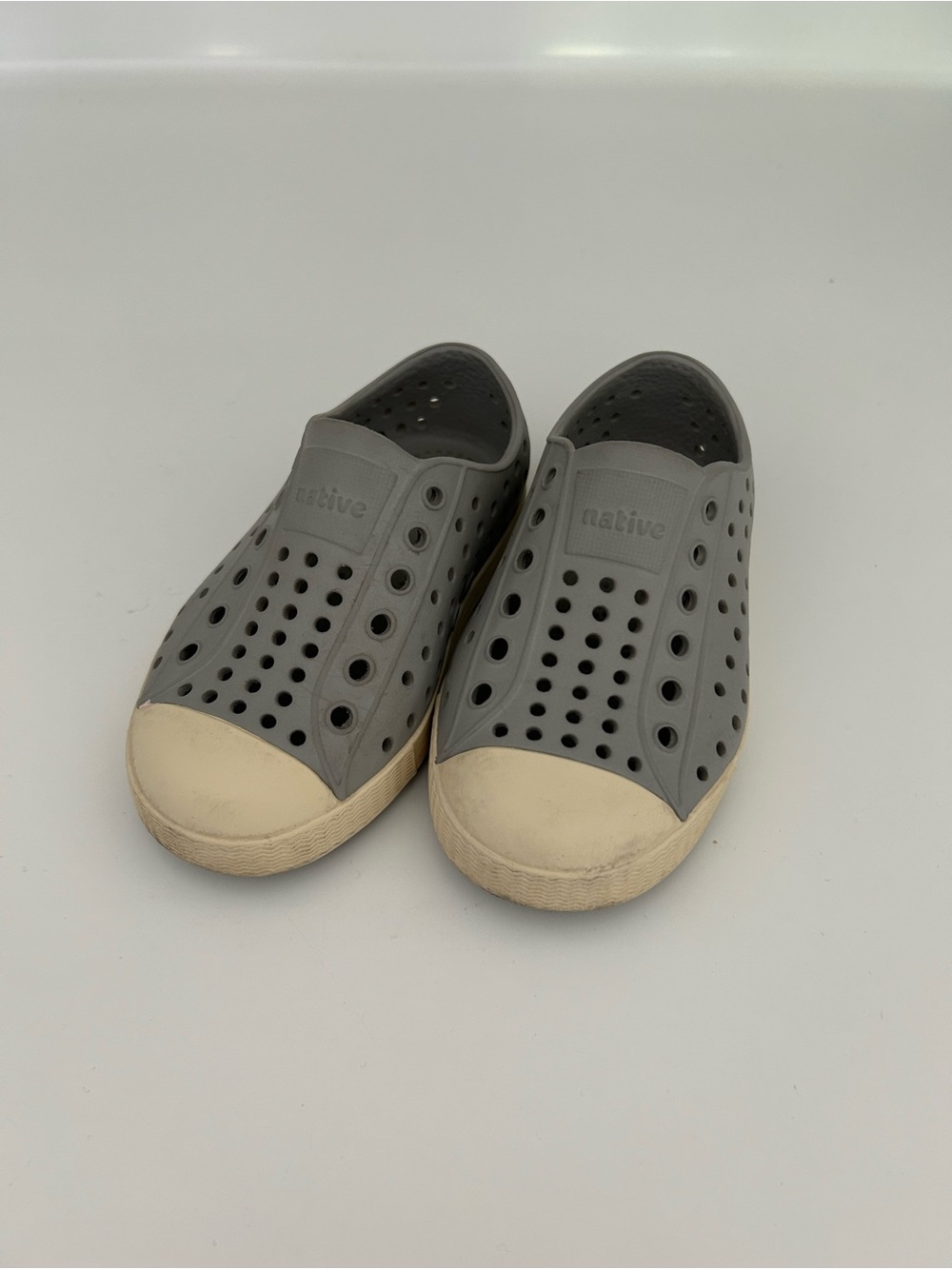 Native Jefferson Grey Toddler Water Slip On Shoes Size 7